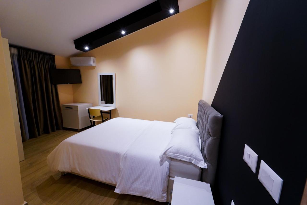 Sr99 Hotel Tirana Zewnętrze zdjęcie