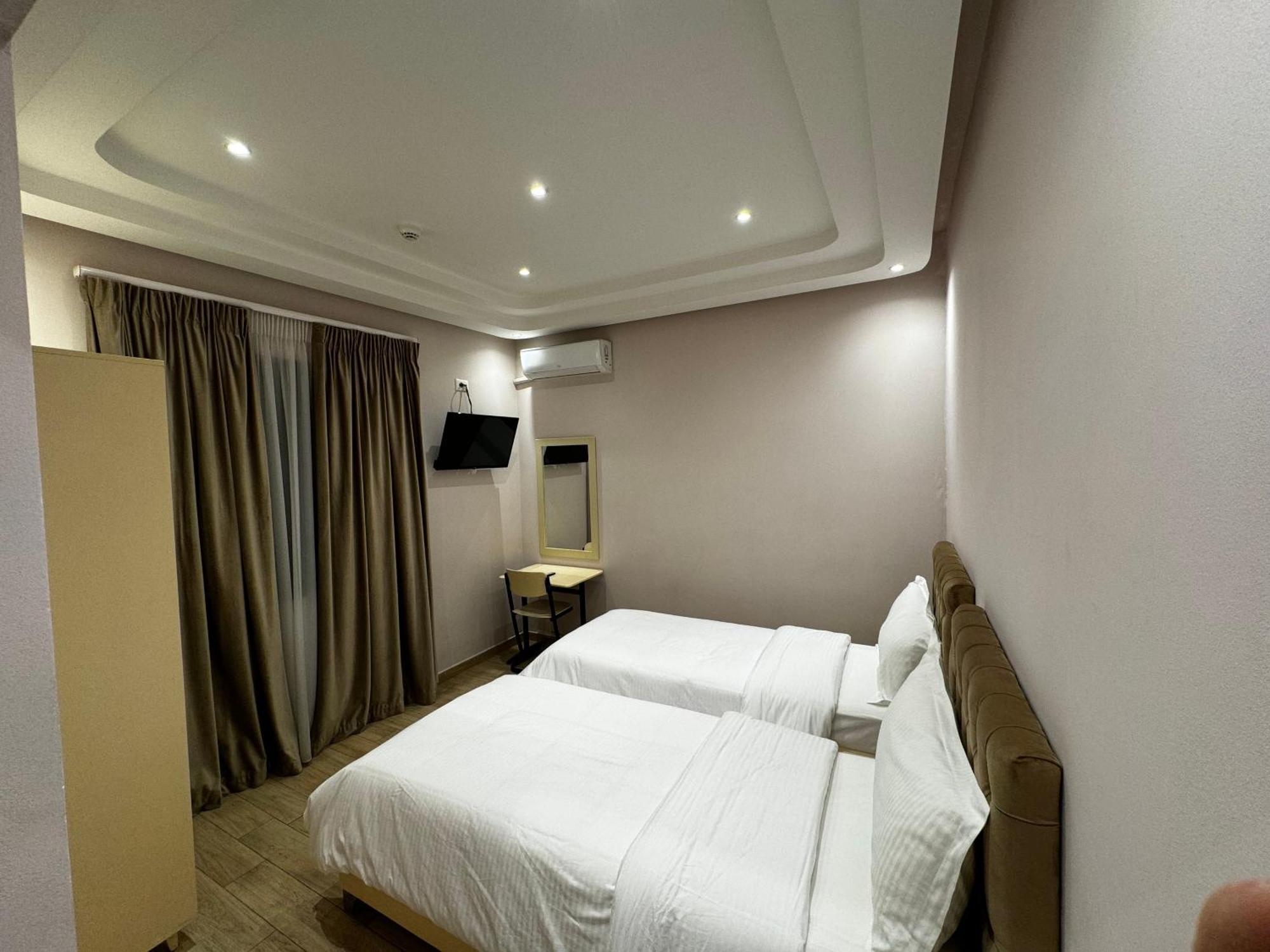 Sr99 Hotel Tirana Zewnętrze zdjęcie
